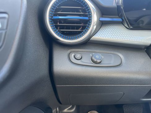 New 2026 Chevrolet Trax LT w/ Sunroof Package image 17