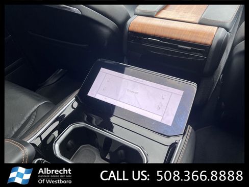 Used 2024 Jeep Grand Wagoneer L Series III AWD/4WD image 25