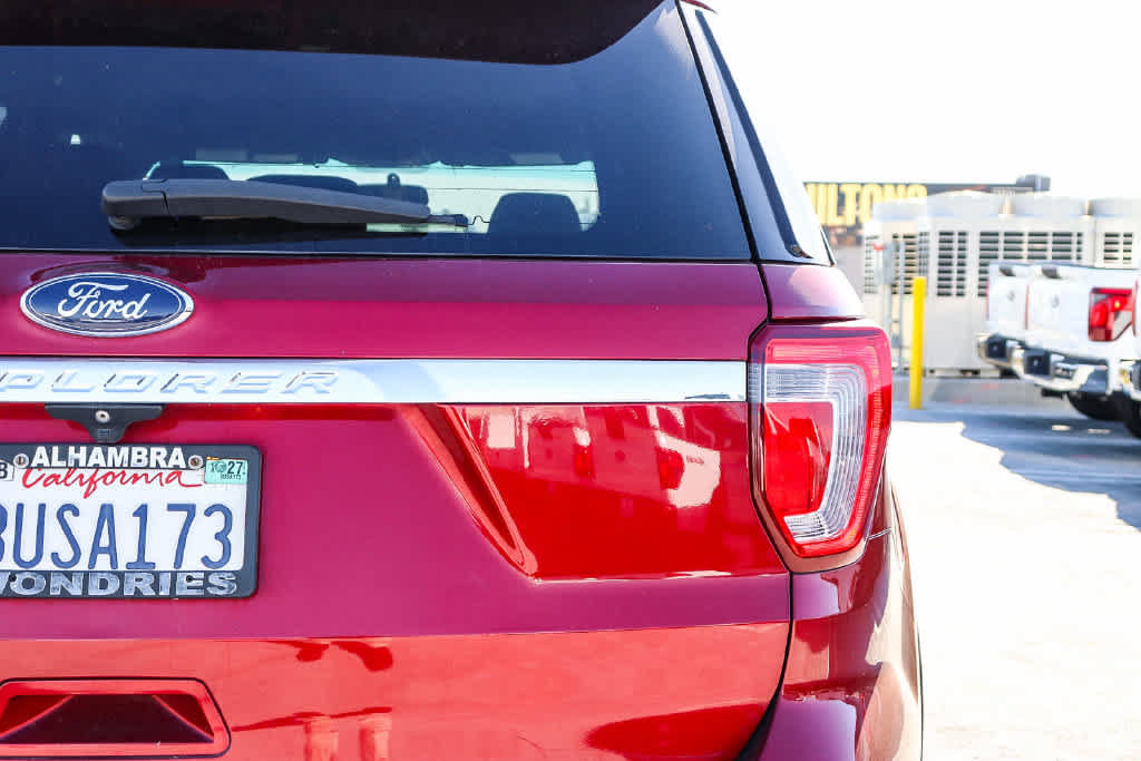 Used 2017 Ford Explorer XLT FWD image 9