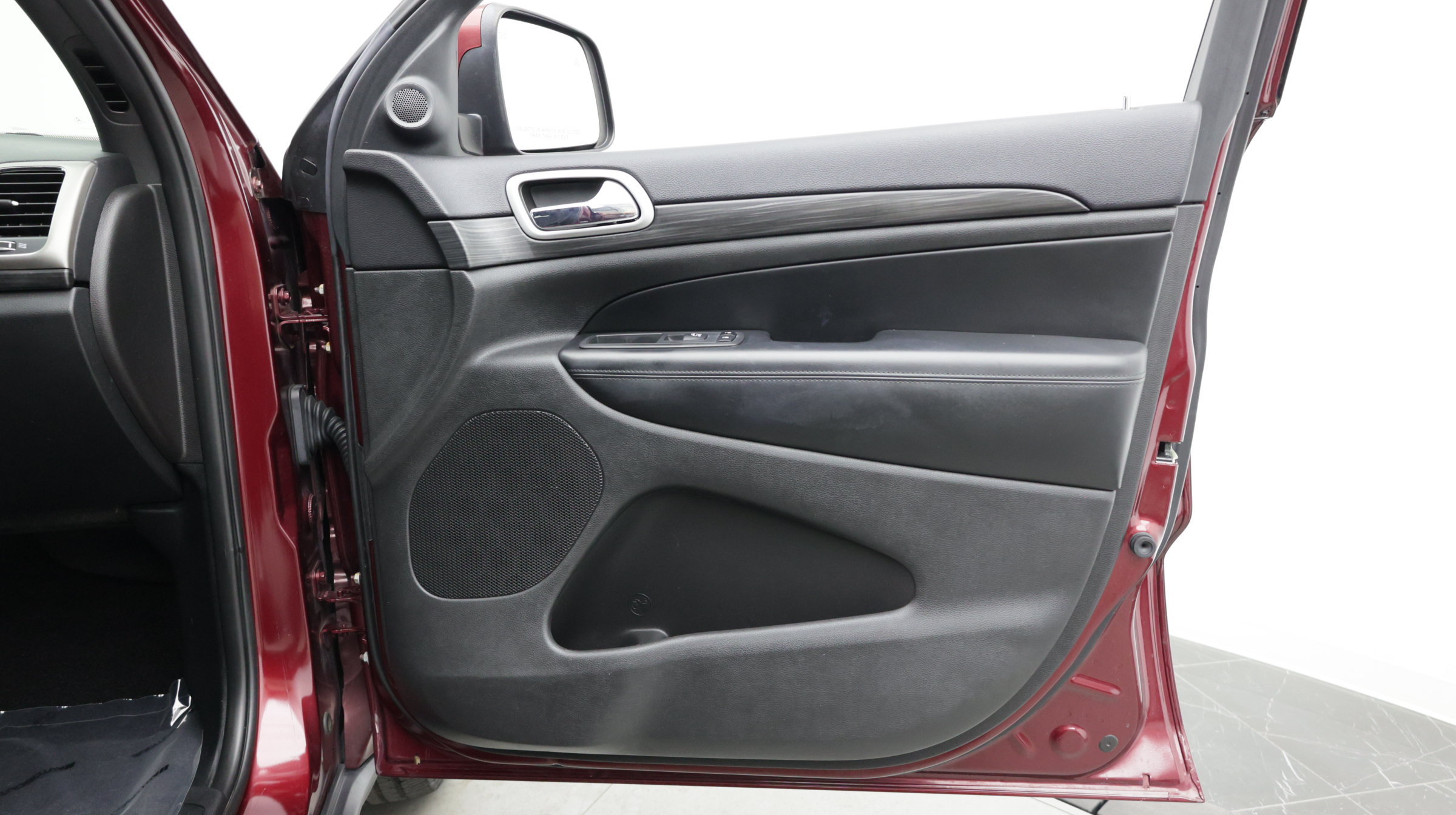 Used 2019 Jeep Grand Cherokee Laredo RWD image 40