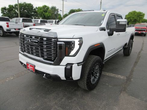 Used 2024 GMC Sierra 2500 Denali Ultimate AWD/4WD image 11