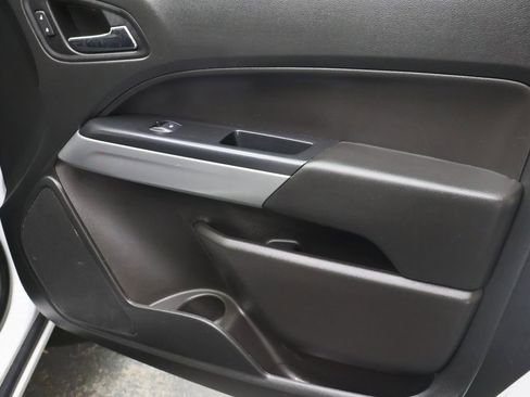 Used 2022 Chevrolet Colorado LT w/ Fleet Safety Package image 12