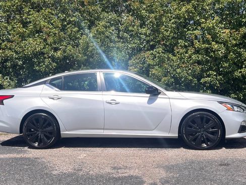 Used 2021 Nissan Altima 2.5 SR FWD image 9