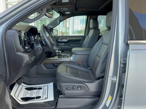 Used 2025 Chevrolet Silverado 1500 High Country AWD/4WD image 13