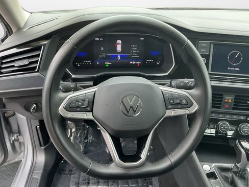 Certified 2023 Volkswagen Jetta SE w/ Panoramic Sunroof Package image 13