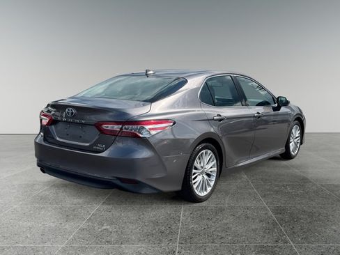Used 2019 Toyota Camry XLE FWD image 6