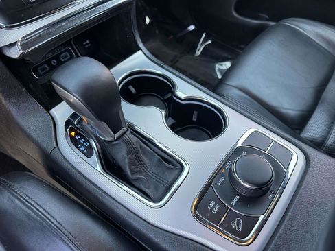 Used 2018 Jeep Grand Cherokee Limited image 14