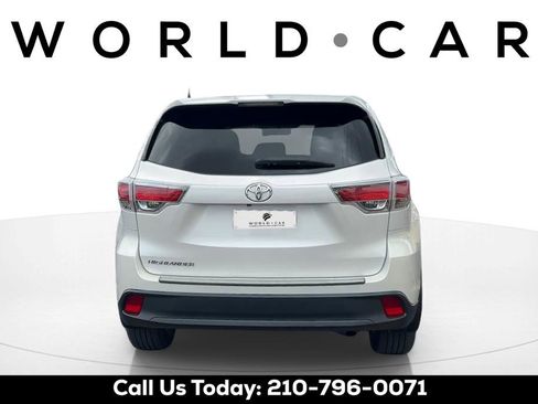 Used 2016 Toyota Highlander LE FWD image 4