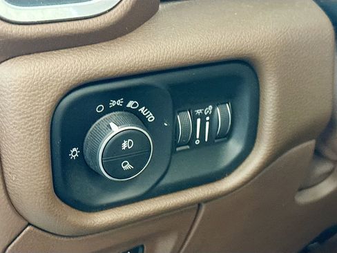Used 2021 RAM 1500 Laramie RWD image 11