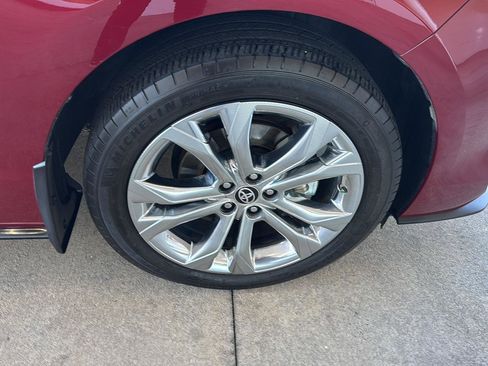 Used 2024 Toyota Sienna Platinum image 33