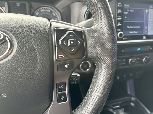 Used 2021 Toyota Tacoma TRD Sport image 11