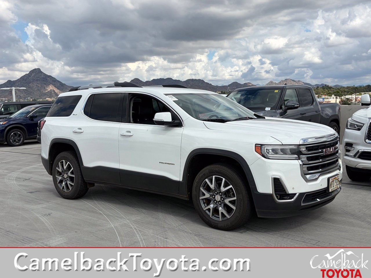 Used 2023 GMC Acadia SLT FWD image 1