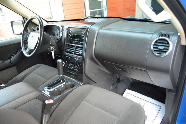 Used 2010 Ford Explorer Sport Trac XLT AWD/4WD image 7