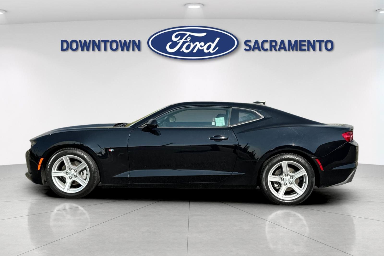Used 2023 Chevrolet Camaro LT RWD image 3