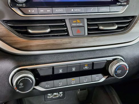 Used 2025 Nissan Altima 2.5 SV FWD image 16