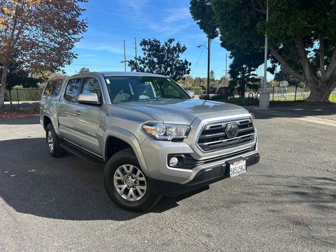 Used 2018 Toyota Tacoma SR5 image 1