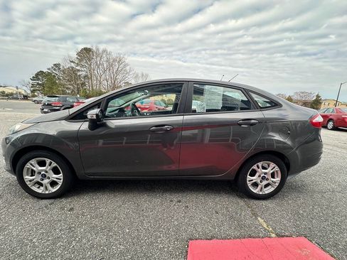 Used 2015 Ford Fiesta SE image 7