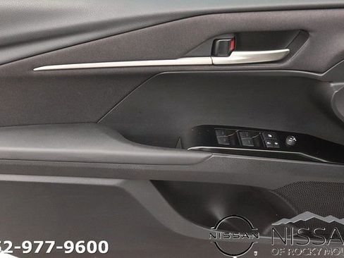 Used 2025 Toyota Camry LE image 9