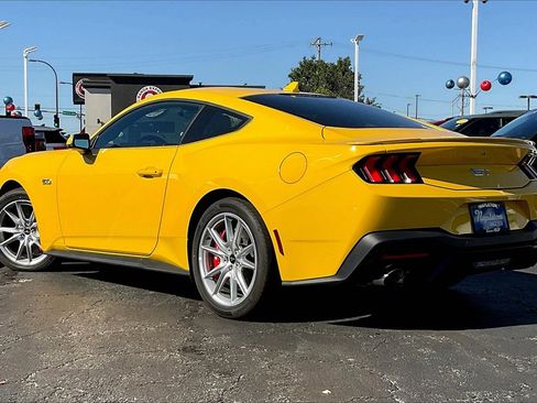 Used 2024 Ford Mustang GT Premium image 9