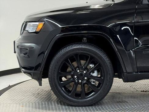 Certified 2022 Jeep Grand Cherokee Laredo X image 4