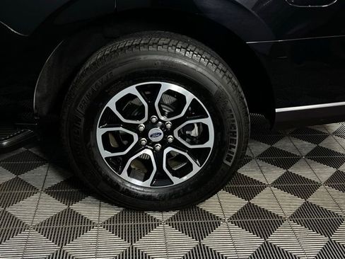 Used 2024 Ford Expedition XLT image 11