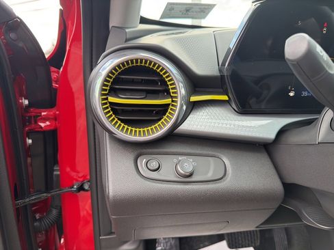 New 2026 Chevrolet Trax LT w/ LT Convenience Package image 23