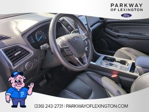 Used 2022 Ford Edge Titanium AWD/4WD image 16