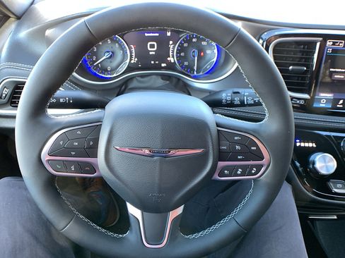 New 2026 Chrysler Pacifica Select AWD/4WD image 15