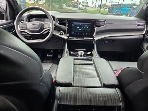 Used 2024 Jeep Wagoneer Series II w/ Flexible Seating Group RWD image 16