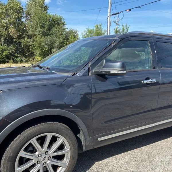 Used 2017 Ford Explorer Limited w/ Equipment Group 301A FWD image 2