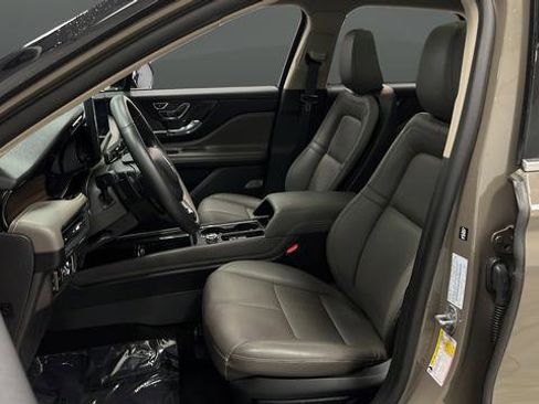 Used 2025 Lincoln Corsair Grand Touring image 9