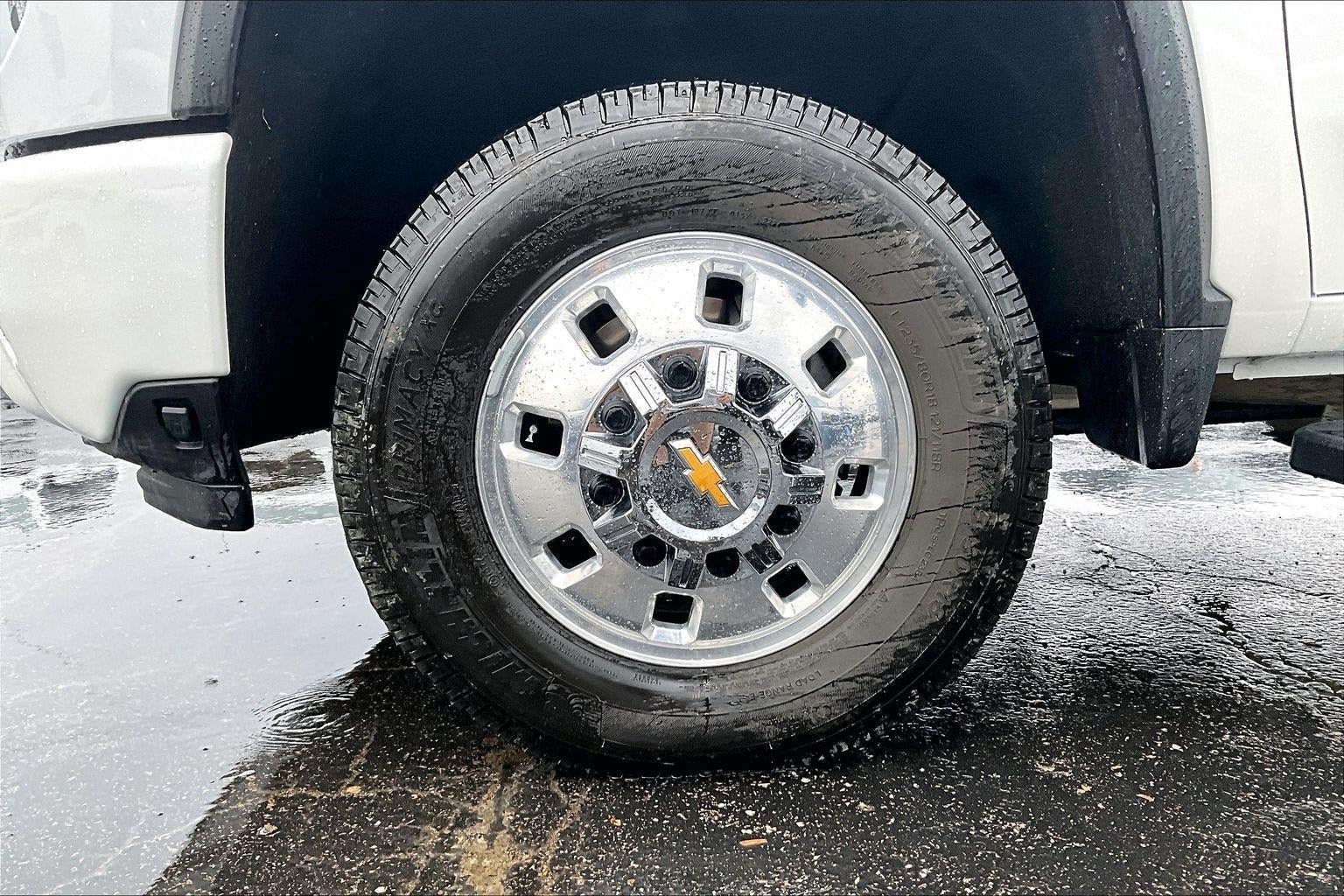 Used 2025 Chevrolet Silverado 3500 High Country w/ High Country Premium Package AWD/4WD image 2