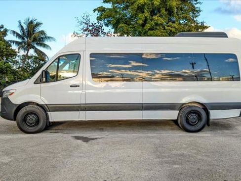 Used 2021 Mercedes-Benz Sprinter 2500 image 3