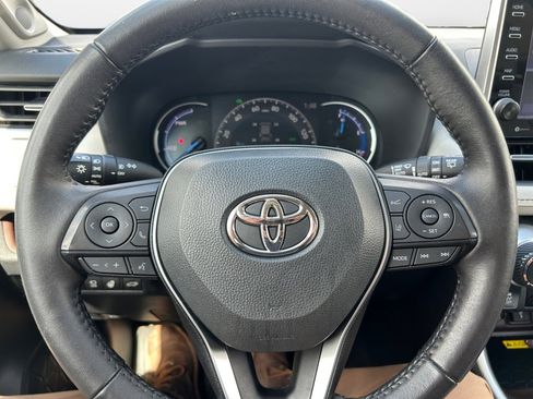 Used 2022 Toyota RAV4 Limited image 10