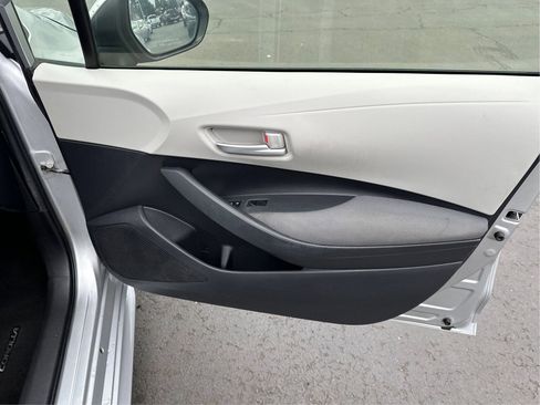 Used 2021 Toyota Corolla LE w/ Carpet Mat Package (TMS) image 21