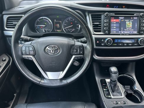 Used 2017 Toyota Highlander Limited Platinum AWD/4WD image 18
