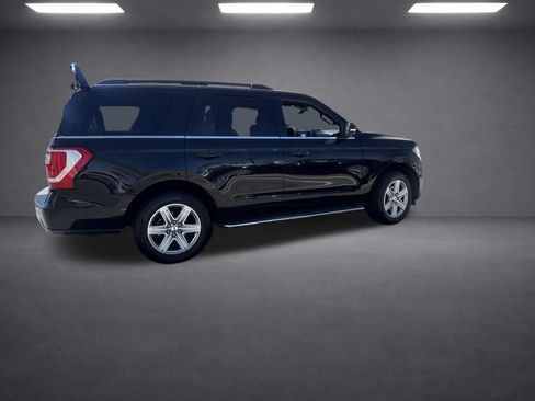 Used 2019 Ford Expedition XLT w/ Equipment Group 202A AWD/4WD image 16