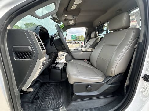 Used 2019 Ford F550 4x4 Regular Cab Super Duty w/ XL Value Package image 18