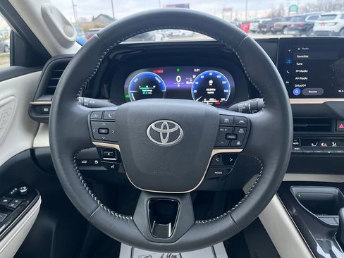 Certified 2025 Toyota Crown Limited image 15