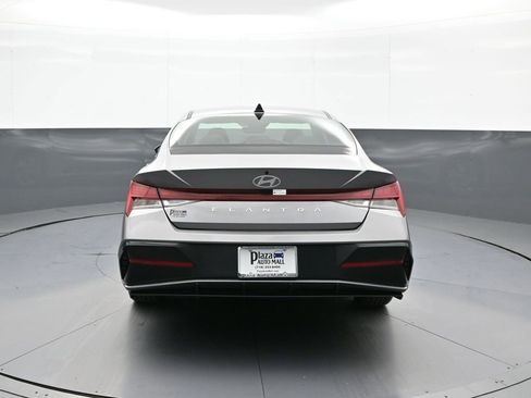 Certified 2025 Hyundai Elantra SEL image 7