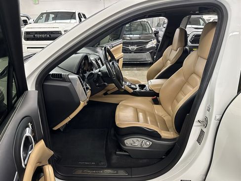 Used 2014 Porsche Cayenne Turbo AWD/4WD image 9