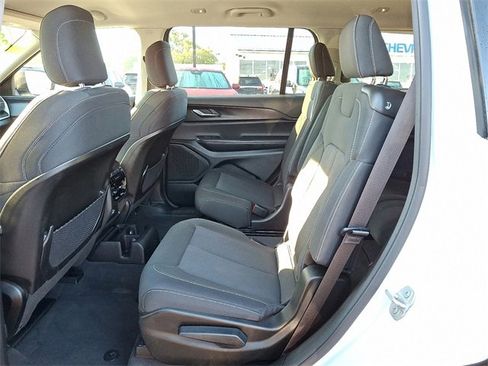 Used 2023 Jeep Grand Cherokee L Laredo image 10