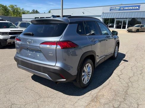 Used 2023 Toyota Corolla Cross LE w/ Moonroof Package AWD/4WD image 8