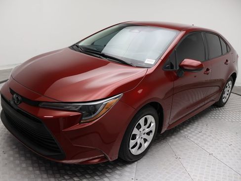 Used 2024 Toyota Corolla LE FWD image 2