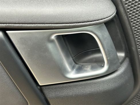 Used 2024 Land Rover Discovery S image 28