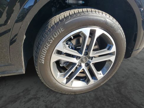 Used 2025 Audi Q5 Premium w/ Convenience Package image 6