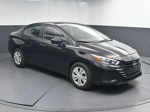 Certified 2025 Nissan Versa S w/ Trunk Package FWD image 1