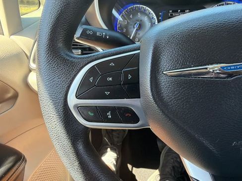 Used 2021 Chrysler Voyager Lxi image 23