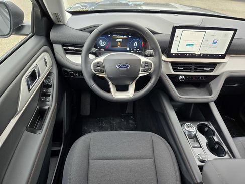 New 2026 Ford Explorer Active RWD image 8