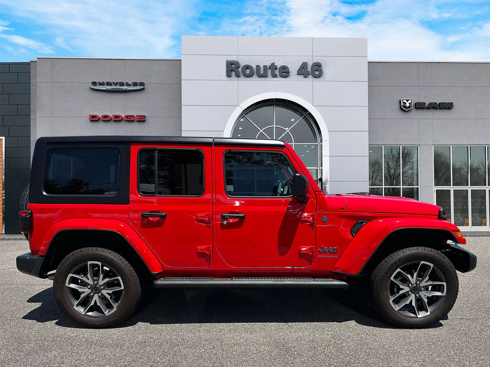 Used 2024 Jeep Wrangler Unlimited w/ Convenience Group AWD/4WD image 6